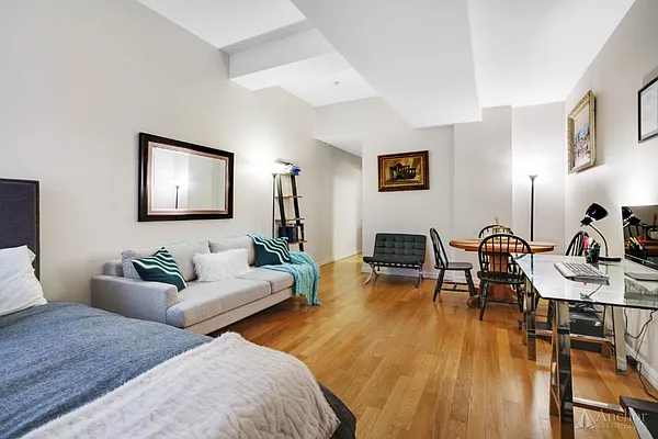 Rented by Anchor Associates | media 2