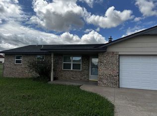 302 Osage Ave, Geronimo, OK 73543