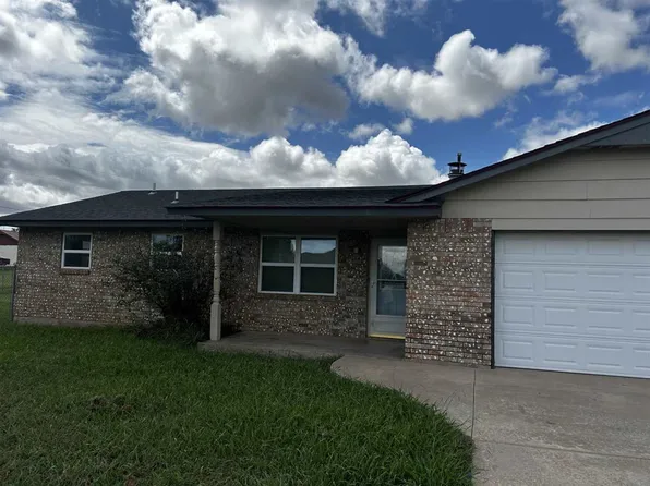 302 Osage Ave, Geronimo, OK 73543