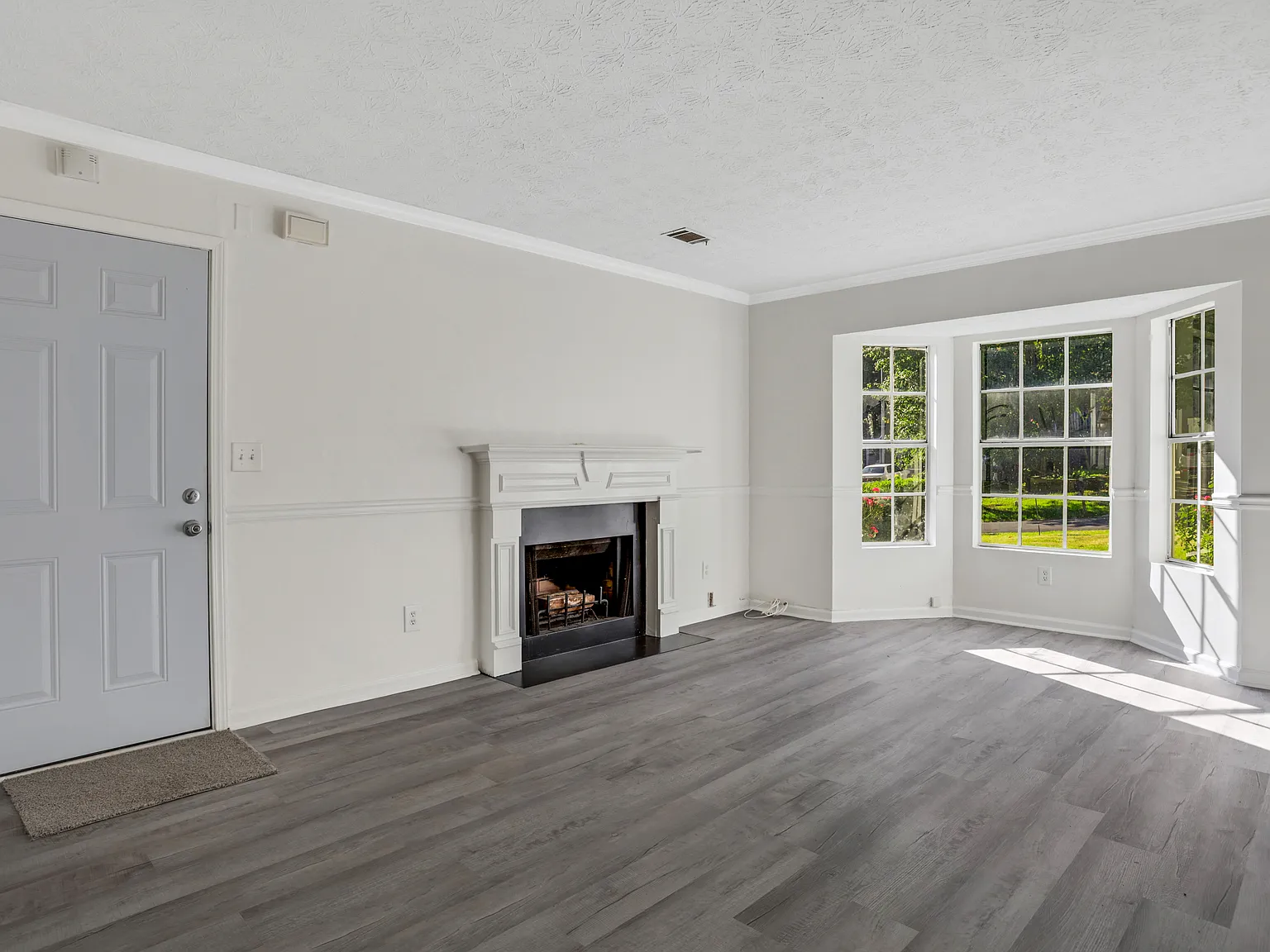 3 bed, 2.5 bath, 1436 sqft, $2,200 — Photo 3