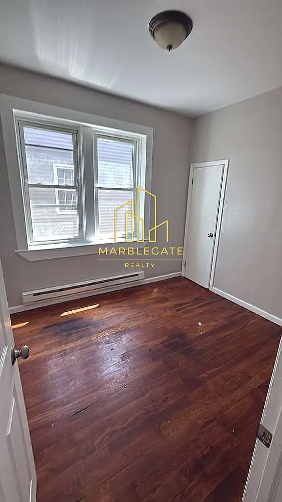 3 bed, 1050 sqft, $2,200 — Photo 4