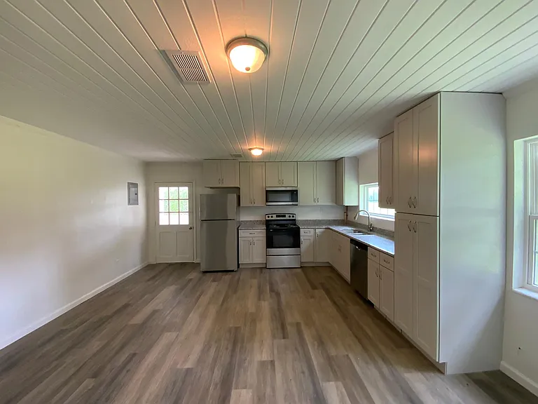 12818 Barwick Rd — Photo 2