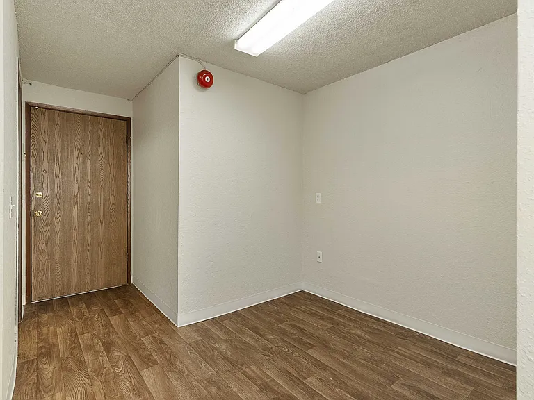 Badger & Blue Lake Apartments — Photo 6