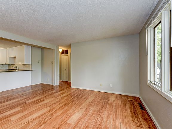 3rd image of 840 North St APT B