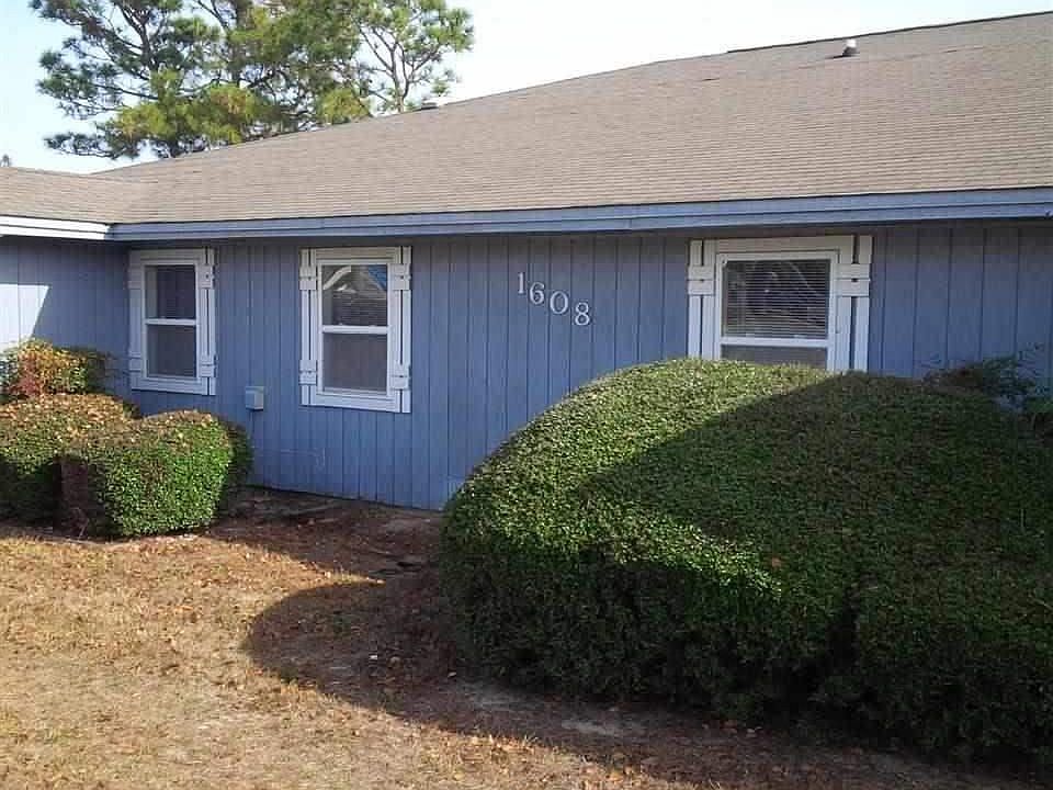 1st image of 1608 Green Briar Pkwy APT 4