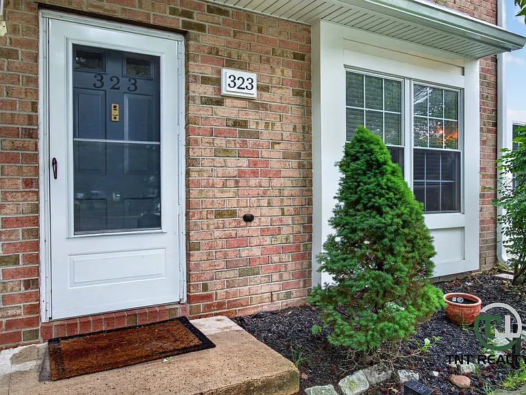 323 Constitution Cir — Photo 26