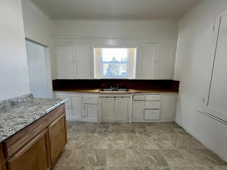 803 S 14th Ave — Photo 7
