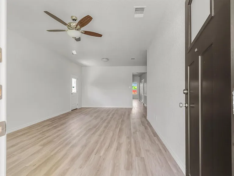 1118 Zora Dr #A — Photo 2