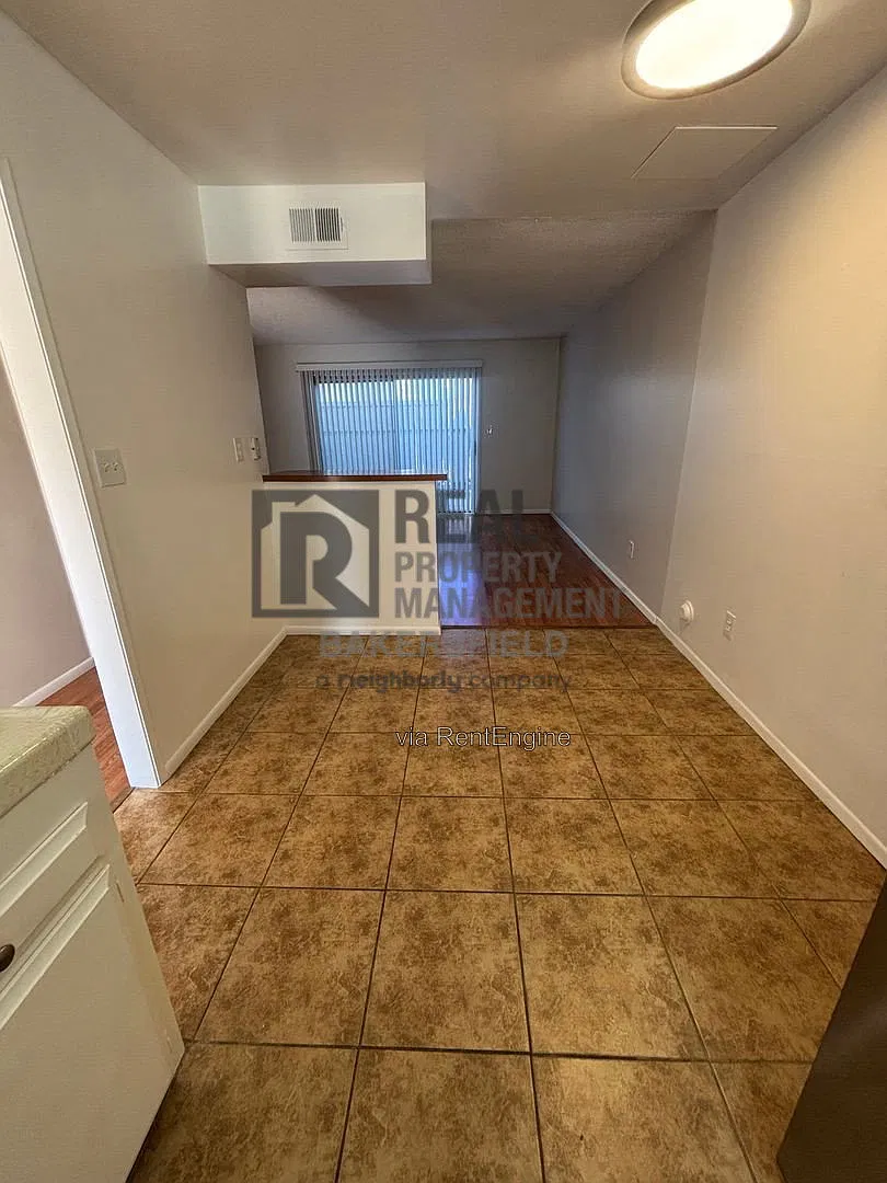 2 bed, 2.5 bath, 1056 sqft, $1,425 — Photo 4