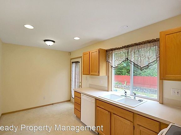 5th image of 1709 66th Avenue Ct NE