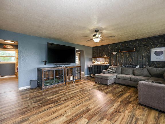 3rd image of 428 Drake Rd