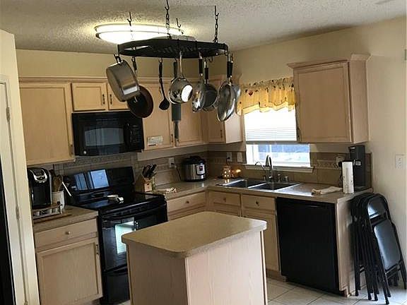 3rd image of 205 Trenton Dr