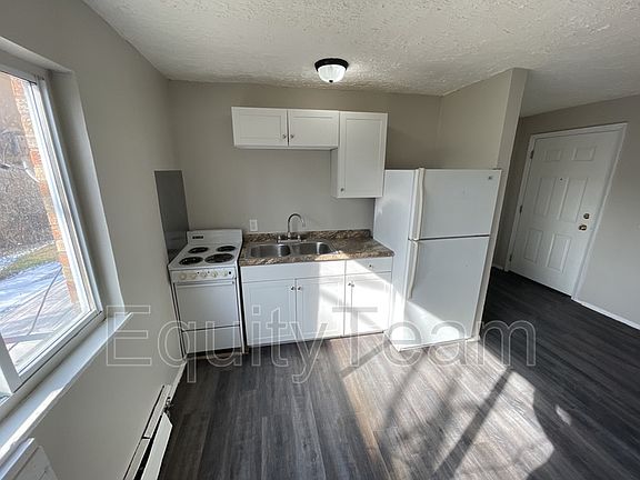 2nd image of 1761 Harrison Ave APT 3