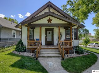 902 S 38th Ave, Omaha, NE 68105