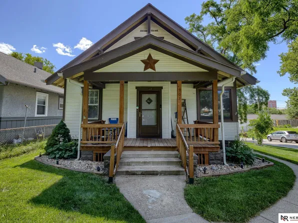 902 S 38th Ave, Omaha, NE 68105