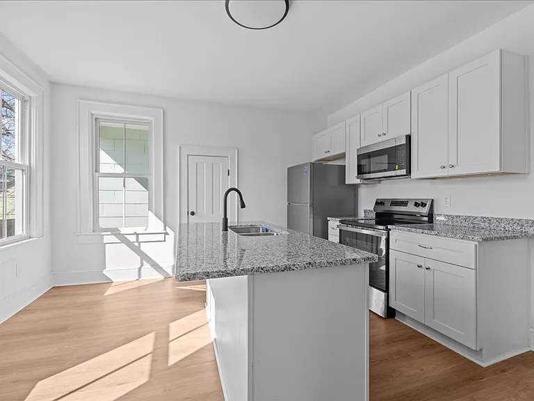 258 Maryland Ave — Photo 17