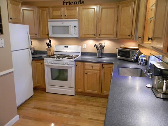 3rd image of 15 Sundown Dr Unit D
