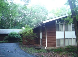 88 Winona Rd, Mount Pocono, PA 18344