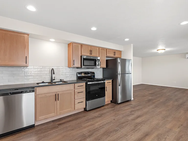 8419 N Phoebe Ct #B — Photo 2