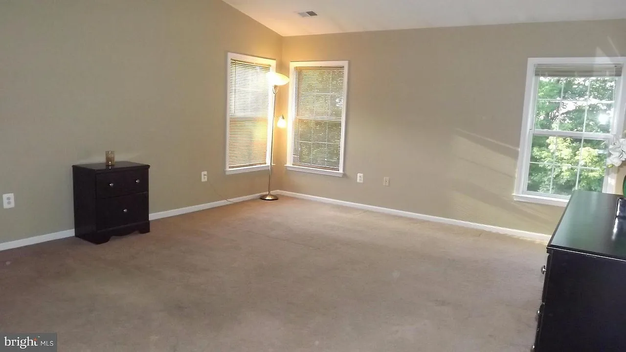 5 bed, 3.5 bath, 2994 sqft, $3,900 — Photo 3