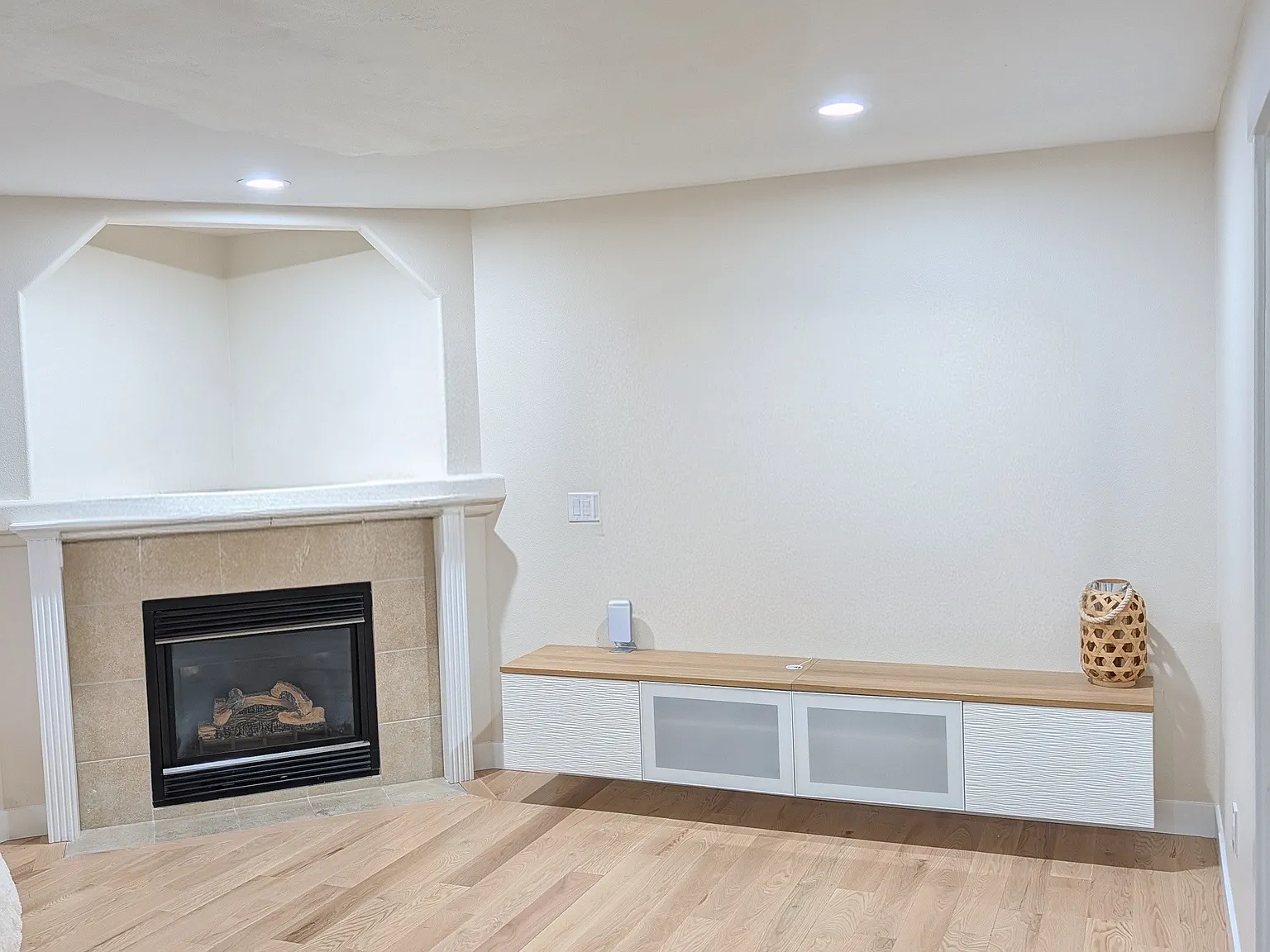 4 bed, 2.5 bath, 2050 sqft, $4,200 — Photo 4
