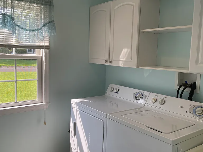 111 Maple Ln — Photo 9