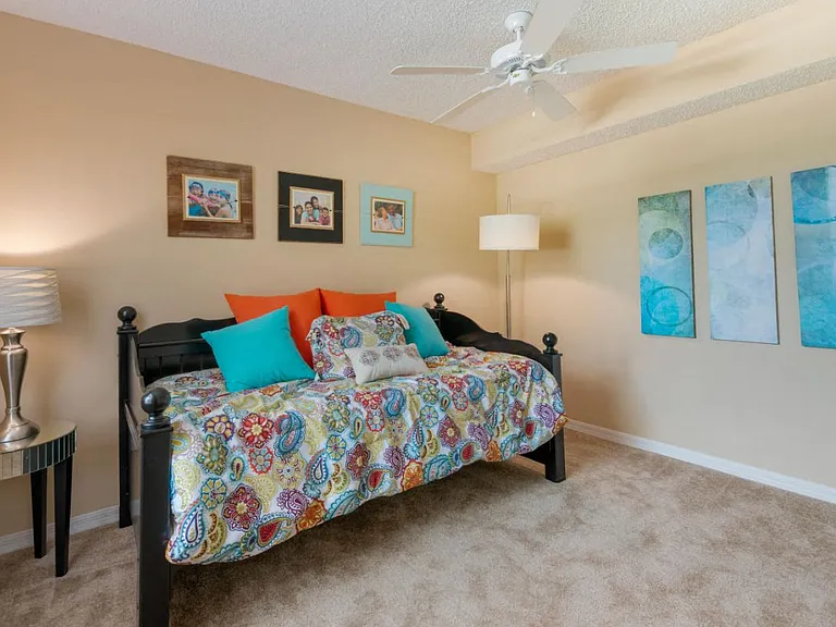 Lindsey Terrace Apartments — Photo 28