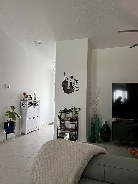 3 bed, 1210 sqft, $1,695 — Photo 4