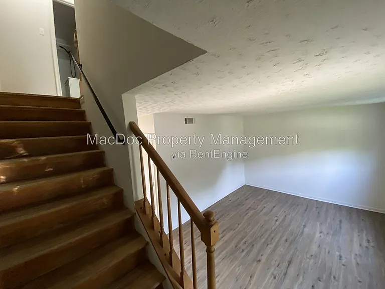 200 Brighton Sq — Photo 11