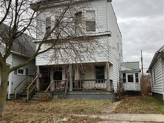 3rd image of 252 Elgin Ave