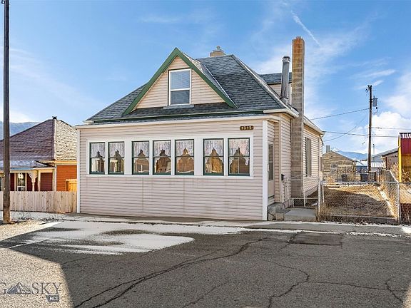 2nd image of 1312 Farrell St