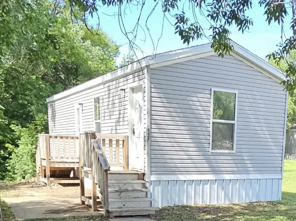 1661 W Republic Ave #127, Salina, KS 67401