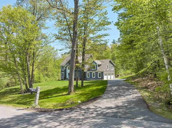 17 Newcastle Lane, Bedford, NH 03110