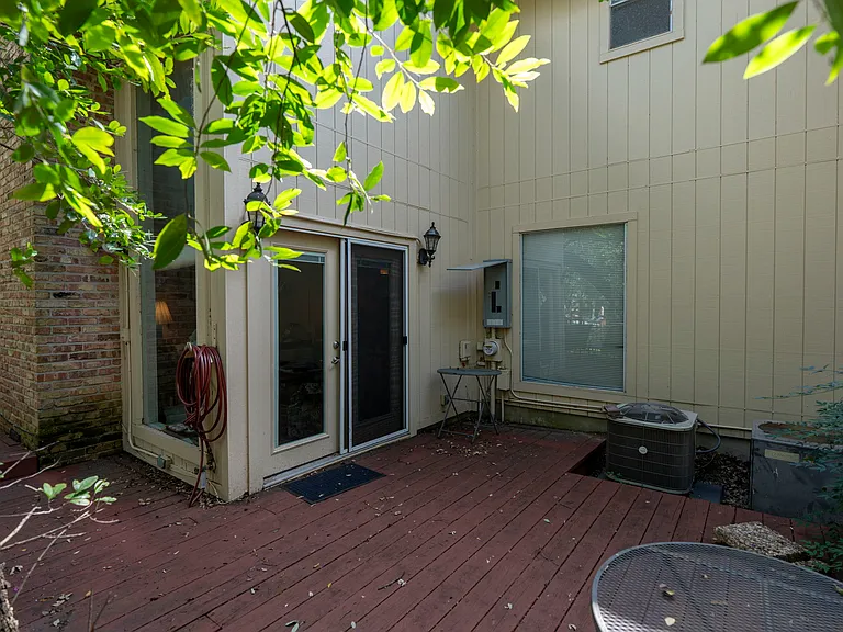 8301 Greenslope Dr — Photo 23