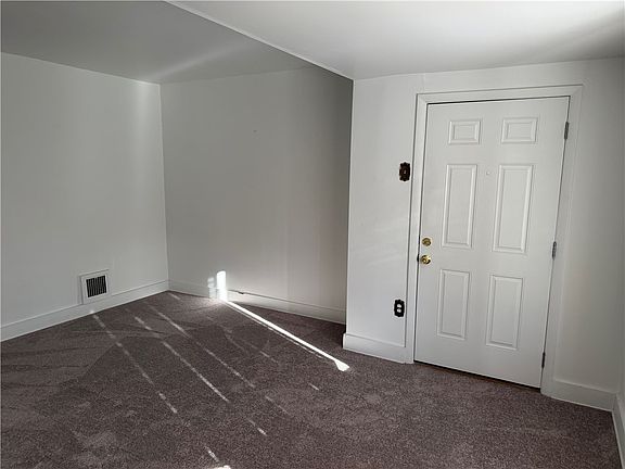 4th image of 1169 Leaside Dr