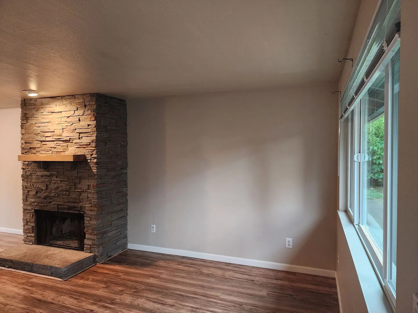 Located in a Desirable Area in Wilsonville 2 Bedroom Unit in a 4 Plex — Photo 4