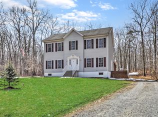 122 Meadow View Cir, Shohola, PA 18458