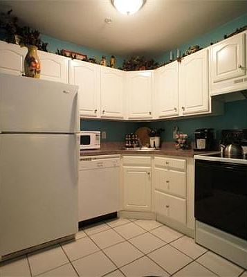 4th image of 86 E Howard St Unit 402