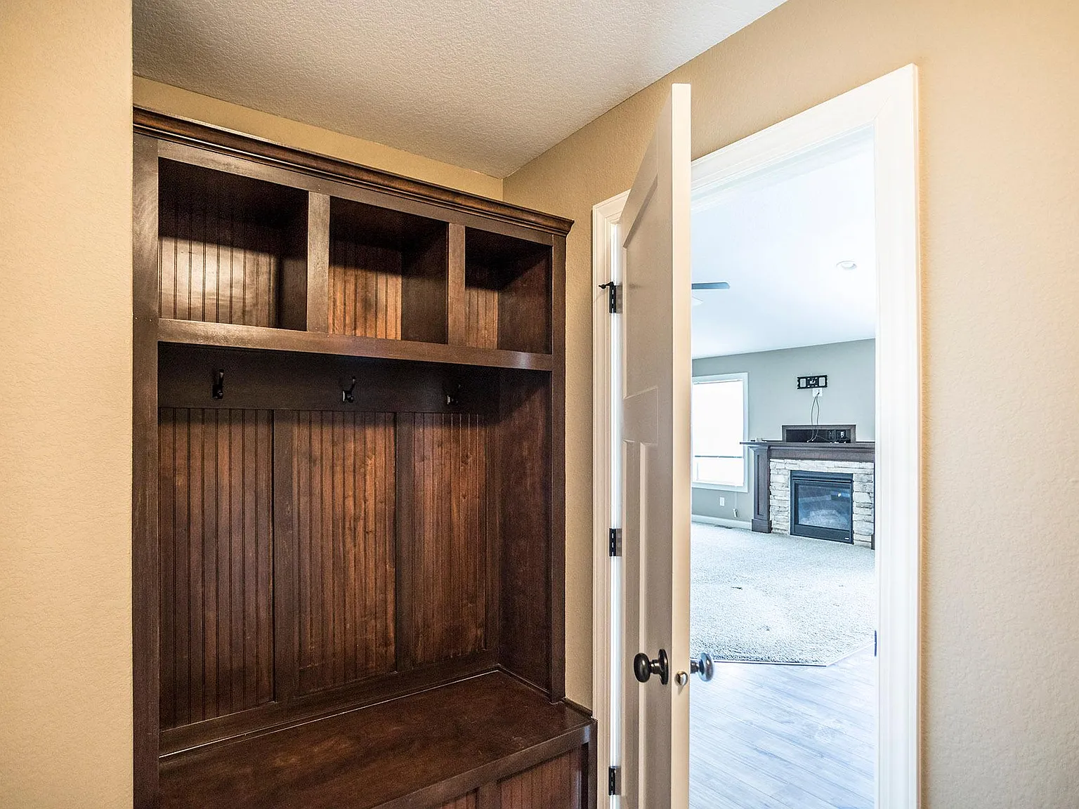 3 bed, 1408 sqft, $2,400 — Photo 2