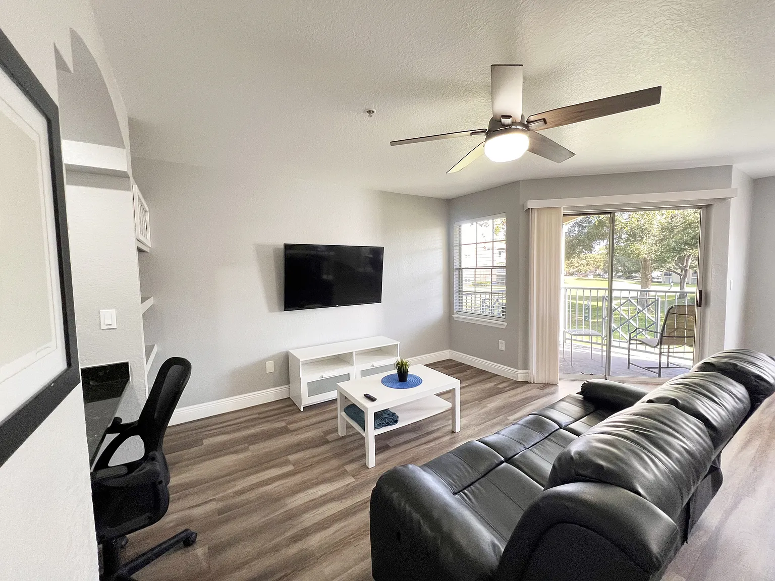 1 bed, 842 sqft, $2,500 — Photo 2