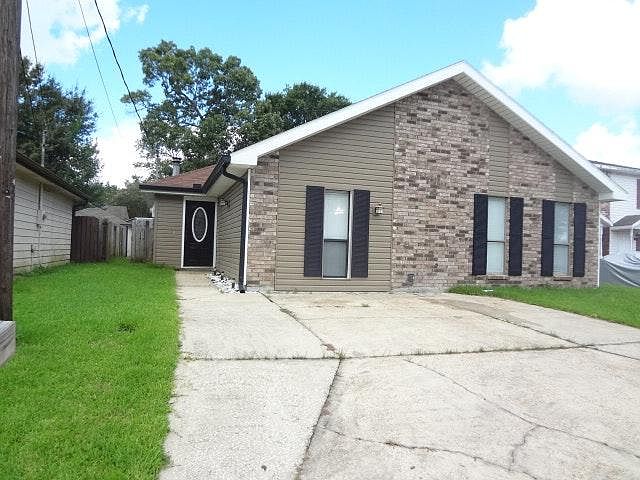 1st image of 400 Woodway Dr
