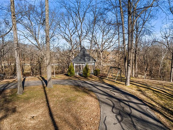 2nd image of 15923 N Oak Crest Rd