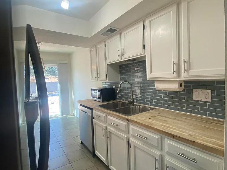 10501 Delicado Pl NE — Photo 8