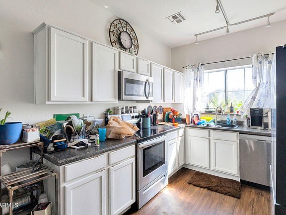 4th image of 9236 E MEDINA Avenue