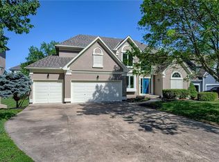 313 NE Oaks Ridge Dr, Lees Summit, MO 64064