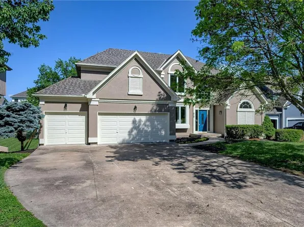 313 NE Oaks Ridge Dr, Lees Summit, MO 64064