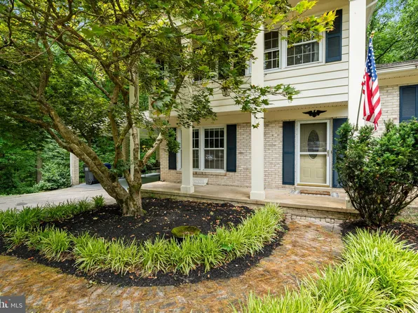 9850 Wellhouse Dr, White Plains, MD 20695