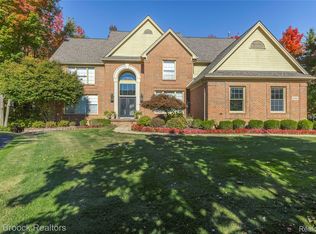 6986 Crosswell Dr, West Bloomfield, MI 48322