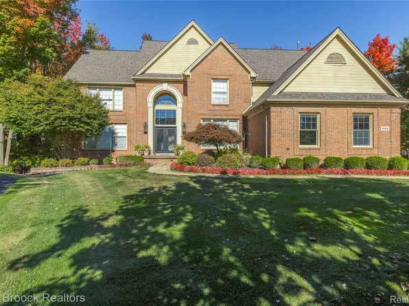 6986 Crosswell Dr, West Bloomfield, MI 48322