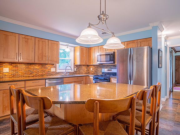 3rd image of 3814 Rockwood Dr
